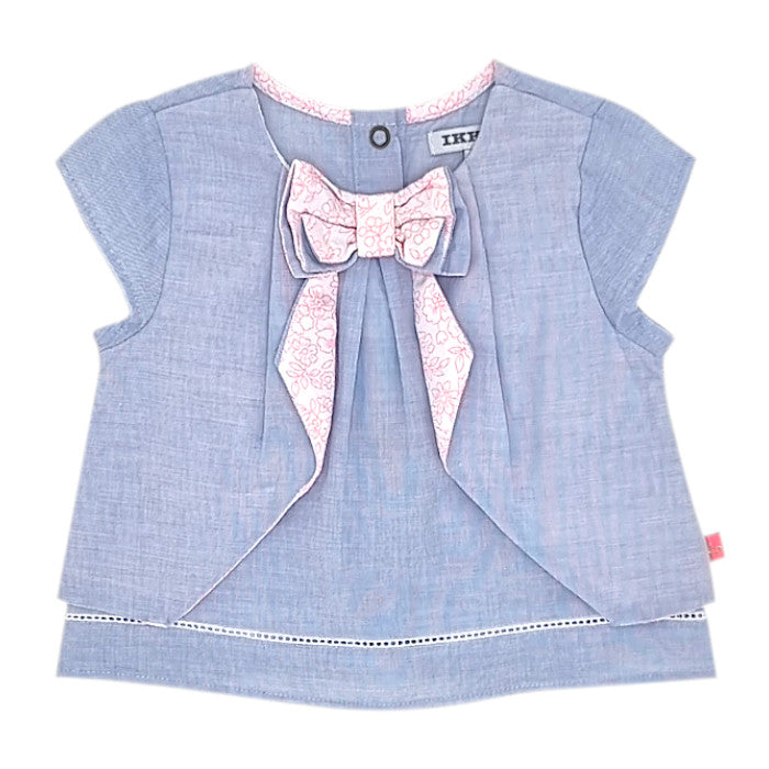 Blouse bébé fille bleu/rose à nœud, taille 6 mois, marque IKKS - seconde main premium