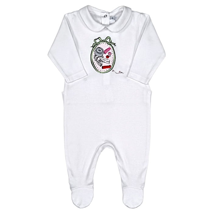 Pyjama Baby Dior naissance blanc, fille 1 mois, vue de face, vêtement luxe d'occasion en excellent état