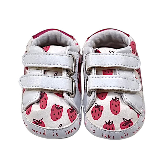 Tennis à scratchs bébé fille blanches motif fraises, taille 1 mois, marque IKKS - seconde main premium