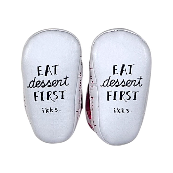Tennis à scratchs bébé fille blanches motif fraises, taille 1 mois, marque IKKS - seconde main premium