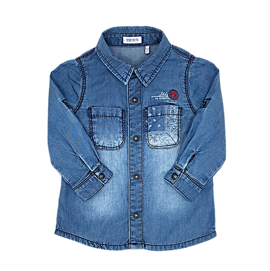 Chemise bébé garçon en jean bleu effet usé, taille 6 mois, marque IKKS - seconde main premium
