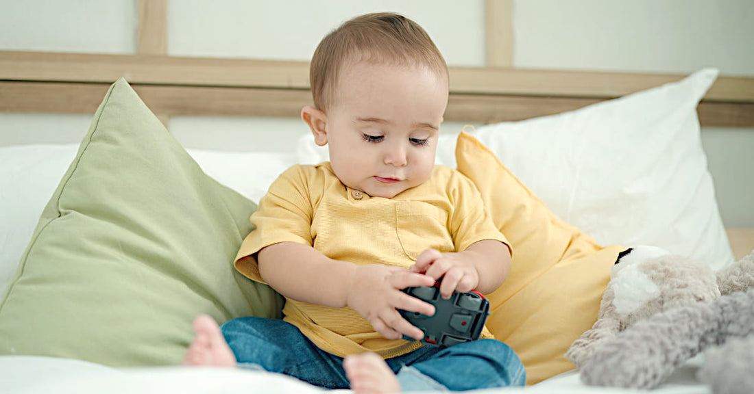 Bébé garçon pour illustrer les prénoms garçons tendance pour 2025