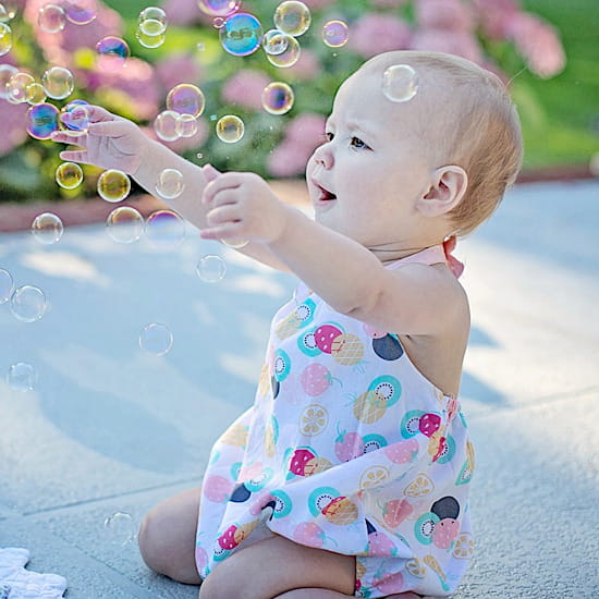 Combinaison bébé fille imprimé fruité, seconde main, pour l'été et le confort