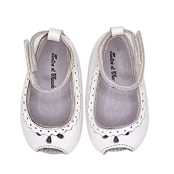 Ballerines blanches en cuir, Tartine et Chocolat, fille 6 mois, vue de face, chaussons bébé haut de gamme, seconde main chic, état impeccable