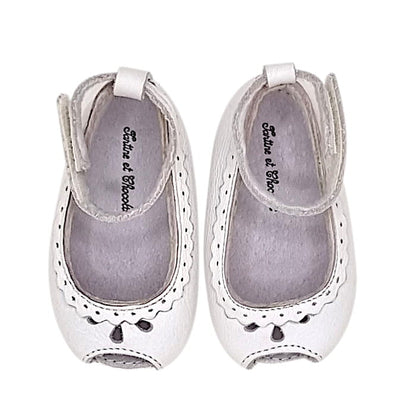 Ballerines blanches en cuir, Tartine et Chocolat, fille 6 mois, vue de face, chaussons bébé haut de gamme, seconde main chic, état impeccable