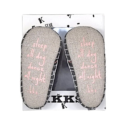 Chaussons gris à pompon, marque Ikks, pour bébé fille, vue de dessous, accessoire mode de seconde main