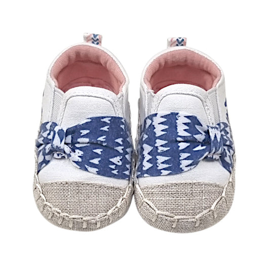 Tennis bébé fille IKKS Junior, écru/bleu en textile, taille 1-3 mois, seconde main premium, vue de face